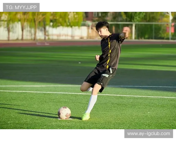 女生入伍后能否踢足球 揭秘军营中的运动机会与挑战