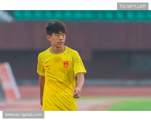 短袖透气足球比赛服助力球员清爽畅跑全场提升竞技表现舒适体验感